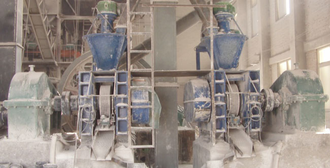 two sets lime briquette machine is working